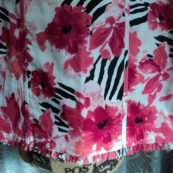 FUN AND TROPICAL LOOKING SKIRT - Picture 4 of 6